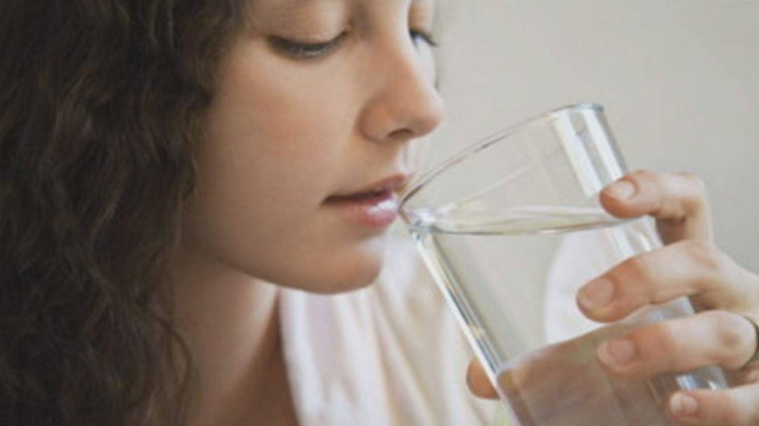 晚上睡覺口干舌燥是什么原因？可能不止是缺水這么簡(jiǎn)單哦！