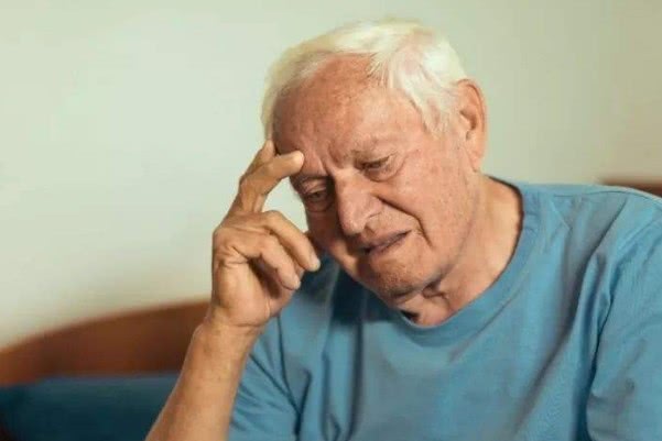 為什么會出現(xiàn)老年癡呆？老年癡呆一般的誘發(fā)條件！