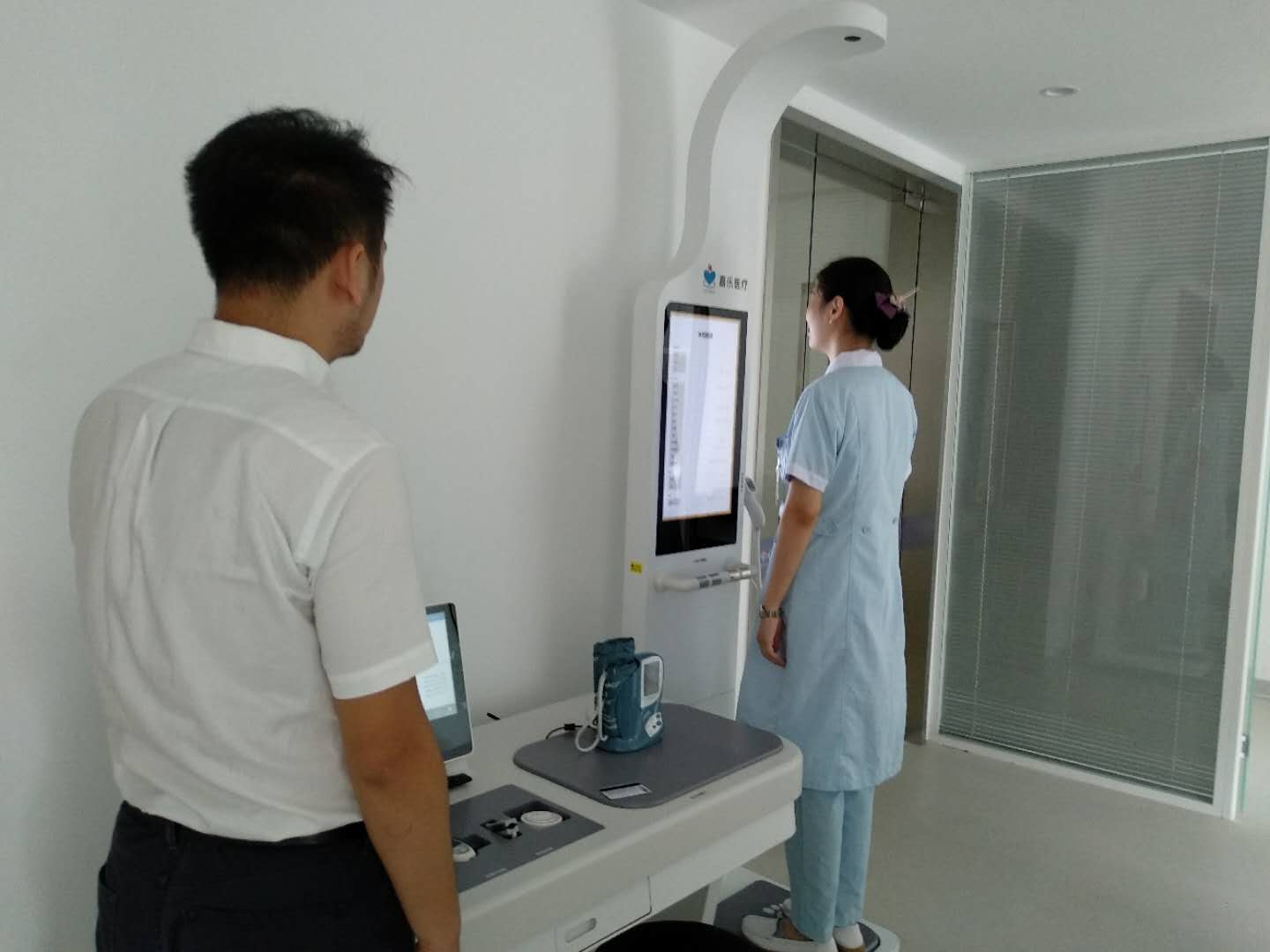 康養(yǎng)社區(qū)中的健康管理設備有哪些？健康一體機適合康養(yǎng)社區(qū)嗎？